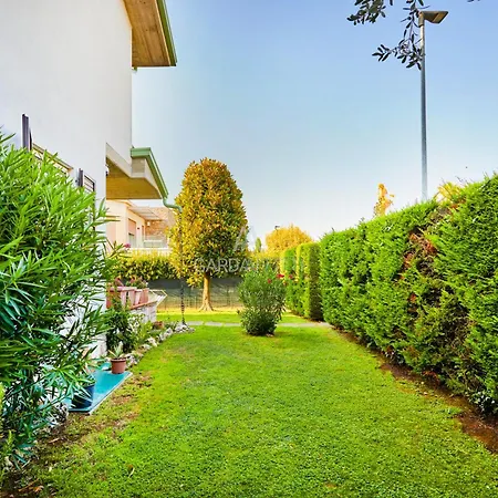 Roma - Vista E Relax Tra Giardino E Terrazza Сирмионе